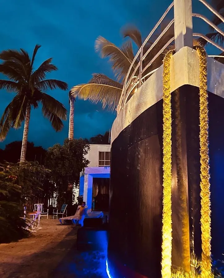 Bluemare Ecohotel Frente A La Playa Ensendada 蓬塔露奇亚 0*,  多米尼加共和国