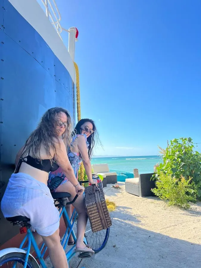 Bluemare Ecohotel Frente A La Playa Ensendada 蓬塔露奇亚 酒店