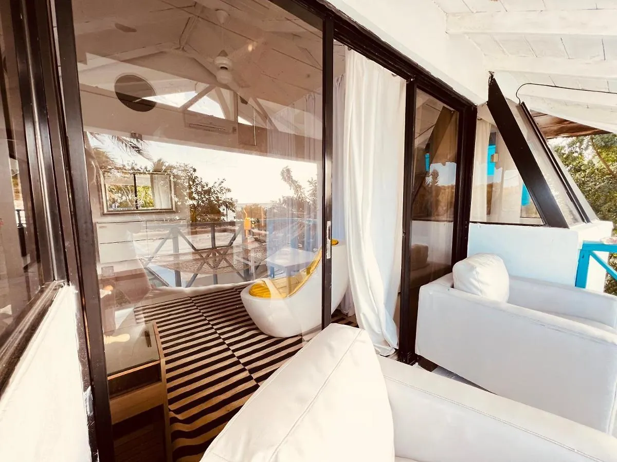 酒店 Bluemare Ecohotel Frente A La Playa Ensendada 蓬塔露奇亚
