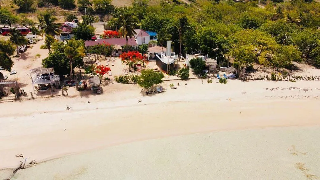 酒店 Bluemare Ecohotel Frente A La Playa Ensendada 蓬塔露奇亚 多米尼加共和国