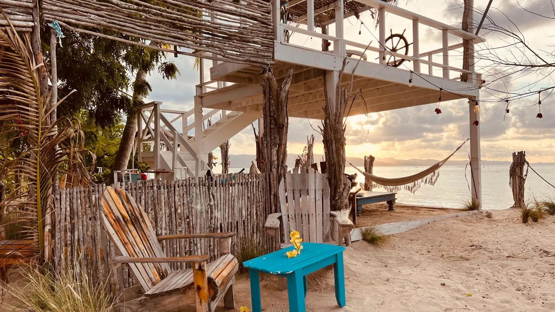 Bluemare Ecohotel Frente A La Playa Ensendada 蓬塔露奇亚